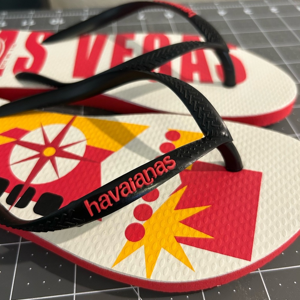 Women's Las Vegas Postcard Slim Flip Flops Size 6